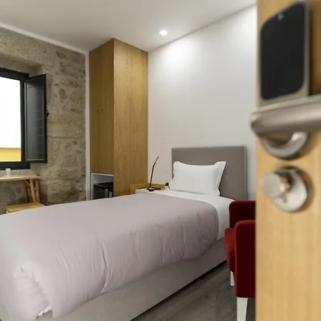 Girassol - - Com Casa De Banho Privativa בית הארחה