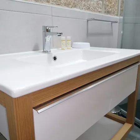 Girassol - - Com Casa De Banho Privativa 4*