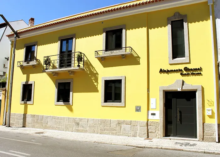 Girassol - - Com Casa De Banho Privativa